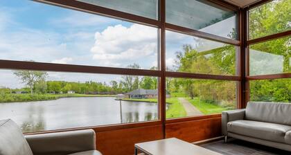 Well Furnished Home for Groups with Fireplace near Water