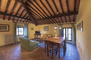 電視、DVD 播放機、足球機、乒乓球設施