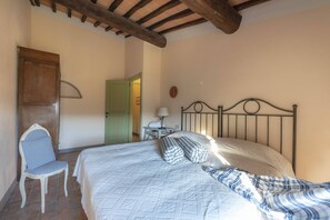 3 間睡房、房內夾萬、免費 Wi-Fi、床單