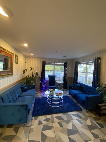 Lobby. Coos Motor Inn