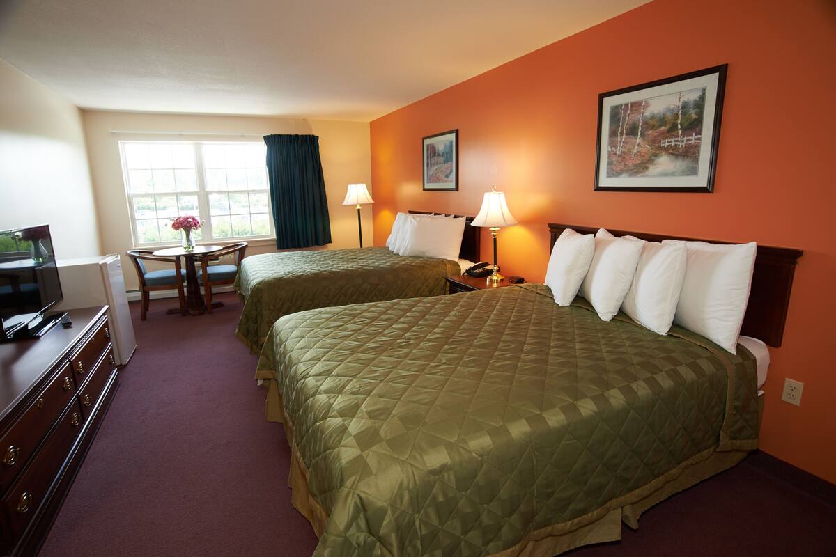 Kamar Double Standar | Tirai kedap cahaya, kedap suara, setrika/meja setrika, dan Wi-Fi gratis