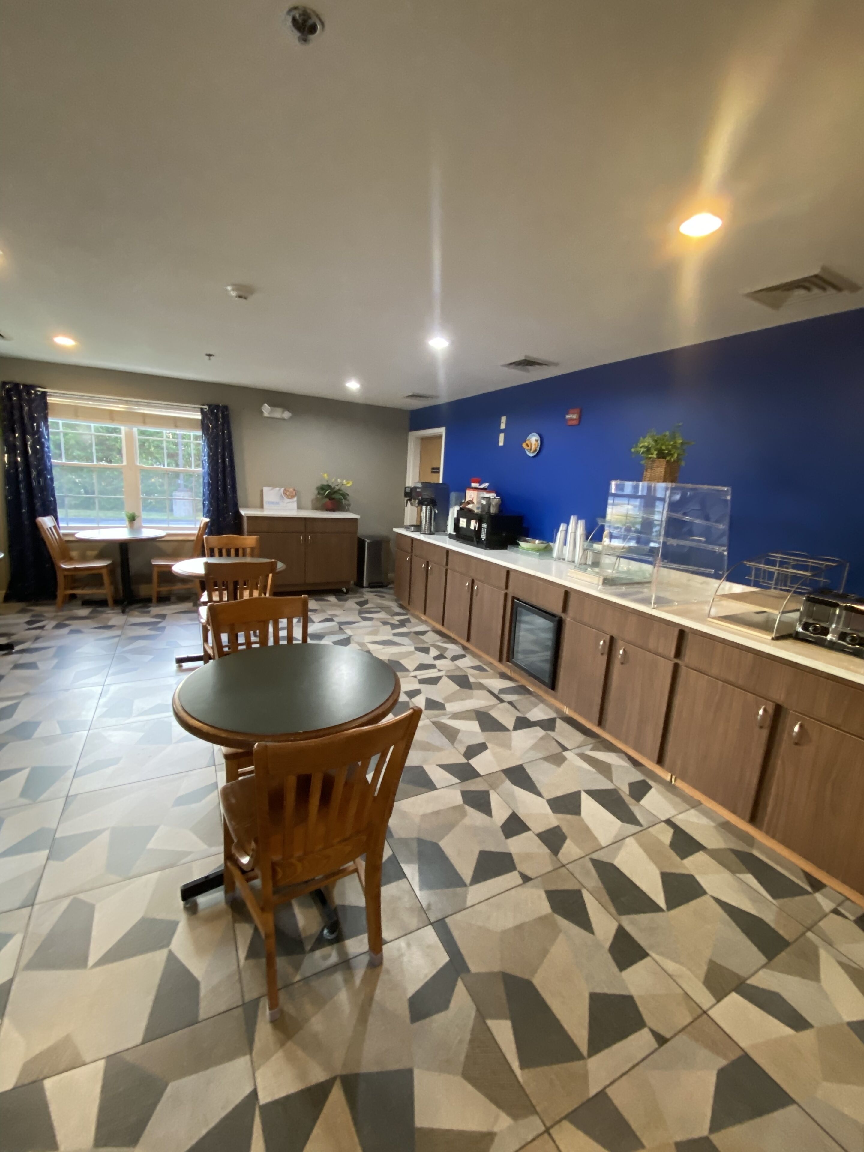 free daily continental breakfast