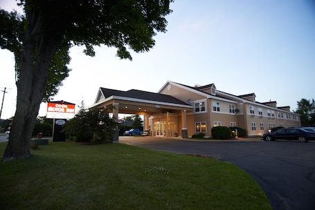 Exterior detail. Coos Motor Inn