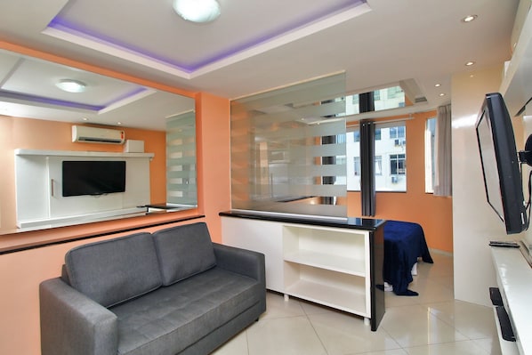 Apartment | Living area | Flat-screen TV
