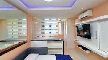 Apartment | 1 bedroom, desk, laptop workspace, blackout drapes