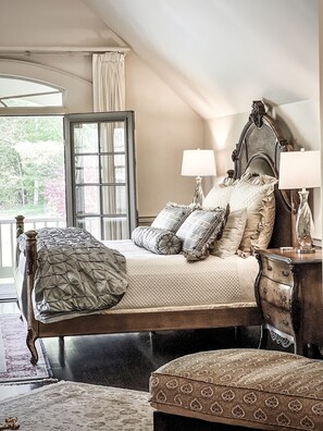8 bedrooms, in-room safe, desk, iron/ironing board
