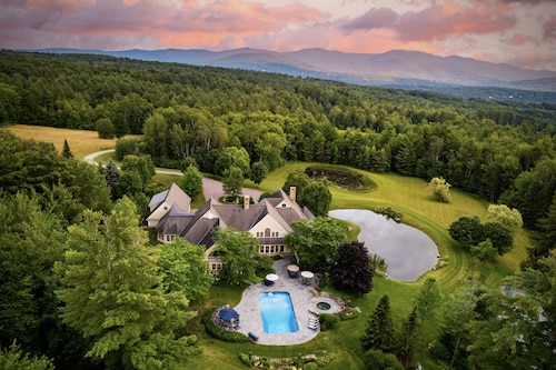 “Eden” 8BR Luxury Retreat with Pool, Spa, Concierge near Ski and Trails