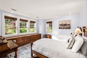 8 chambres, coffre-fort, bureau, fer et planche à repasser