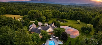 “Eden” 8BR Luxury Retreat with Pool, Spa, Concierge near Ski and Trails