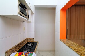 Fridge, microwave, stovetop, cookware/dishes/utensils - Rio Spot C050 (Rio de Janeiro)