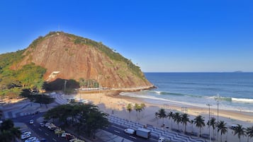 Sulla spiaggia, sabbia bianca