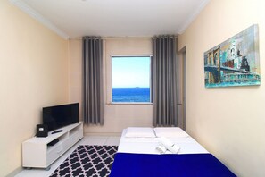 2 bedrooms, individually decorated, desk, laptop workspace - Rio Spot D047 (Rio de Janeiro)