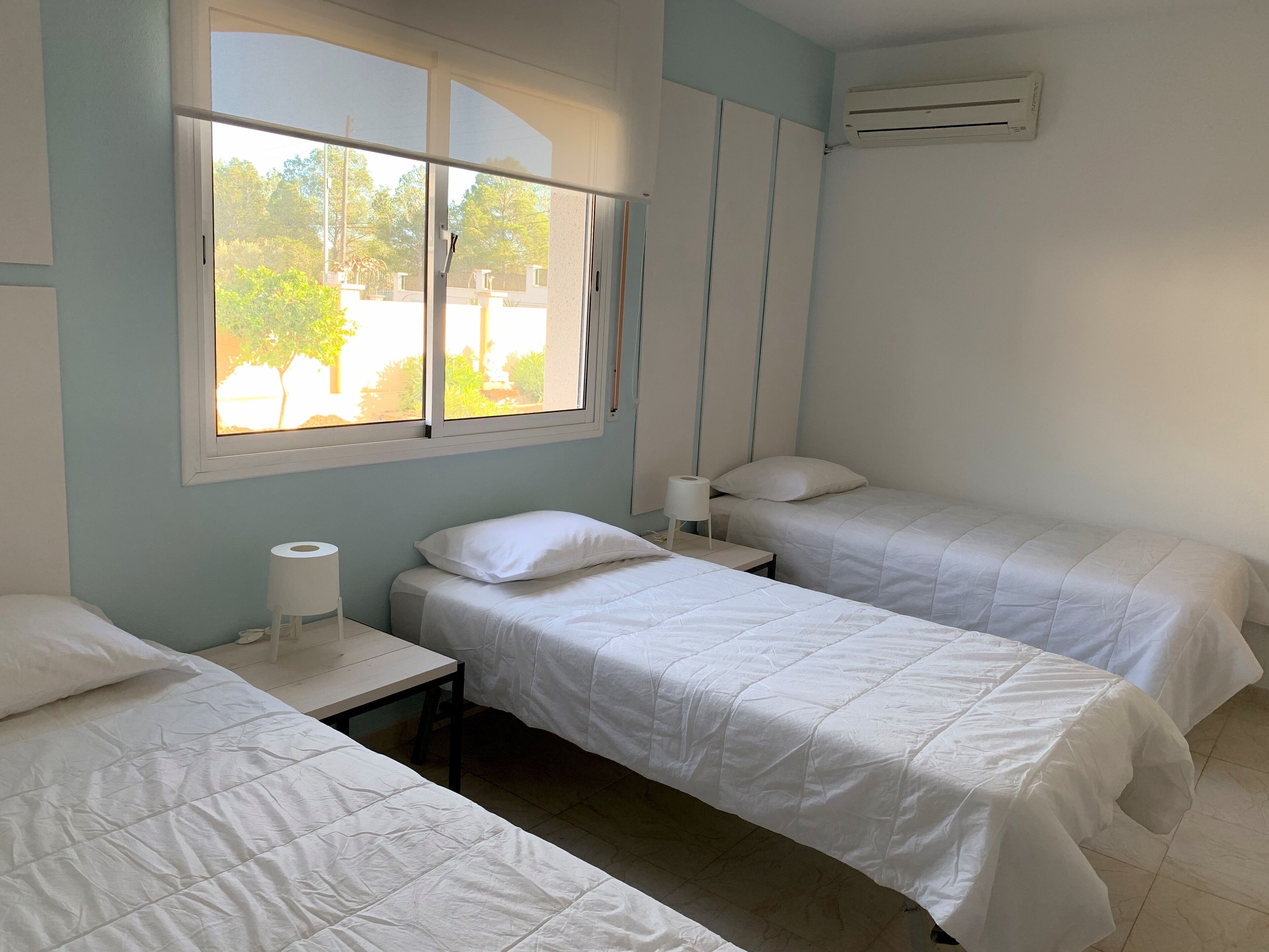 Magnificent modernist house with pool and zen area