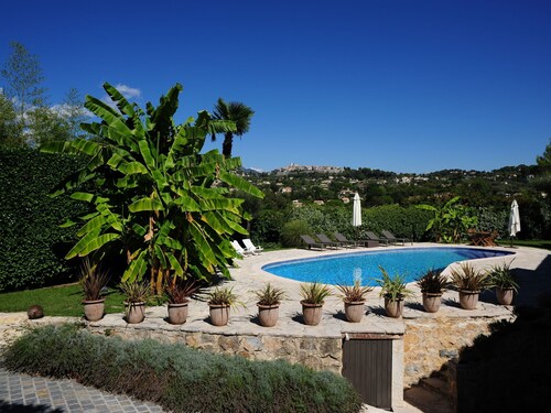 Splendid Villa in La Colle-sur-loup With Private Pool