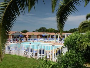 Outdoor pool - Romantic Vineyard Getaway (Salleles-d'Aude)