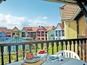 Apartment | Balcony - Charming Apartment in the Medieval Village of Eguisheim (Eguisheim)