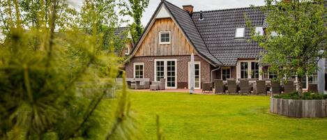 Villa | Exterior