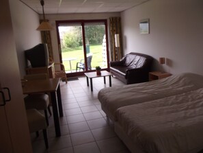 House | 1 bedroom, individually furnished, bed sheets - Cozy Studio in Franeker With South Facing Terrace (Franeker)