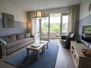 Living room - Comfortable Apartment With a Smart TV Near the Beach (Midsland)