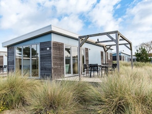 Bungalow | Exterior - Modern Chalet With Dishwasher, Near the Beach (Hollum)