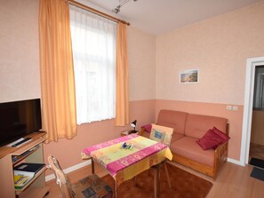 Living room | TV, DVD player