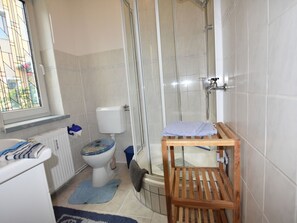 Bathroom | Shower, towels