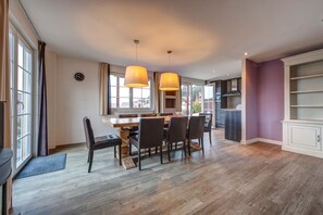Villa | Dining