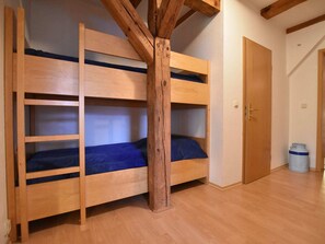 4 bedrooms, individually furnished, bed sheets