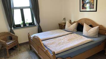 House | 12 bedrooms, individually furnished