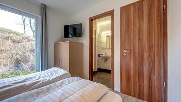 3 bedrooms, individually furnished, bed sheets