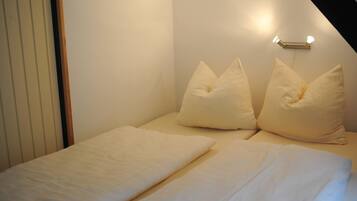 3 bedrooms, bed sheets