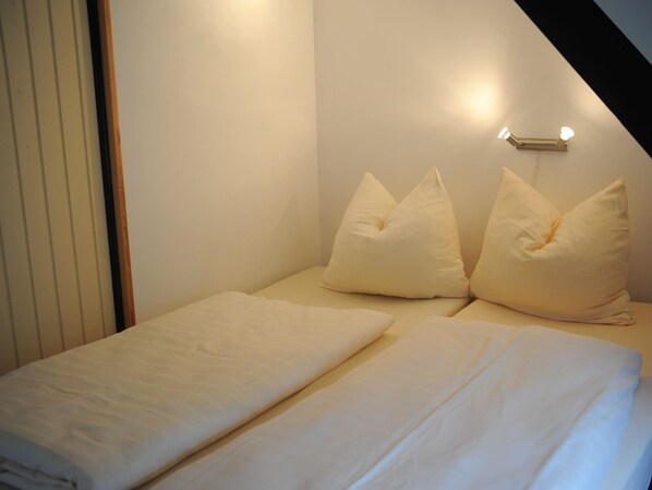 3 bedrooms, bed sheets - Chalet in Gerolstein Forest Holiday Park (Gerolstein)