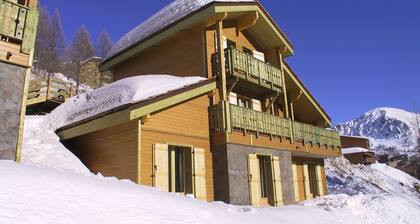 Traditional Apartment With Fireplace 200 m. From the Center