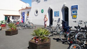 Unclassified image, 3 of 8, button - Modern Family Getaway (Le Chateau-d'Oleron)