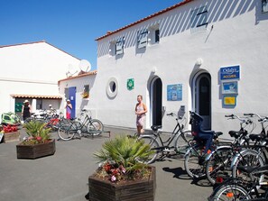 Exterior - Modern Family Getaway (Le Chateau-d'Oleron)