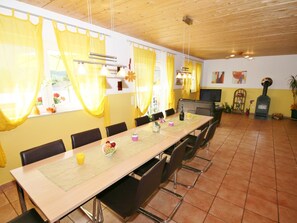 Dining - Spacious Chalet in Piesendorf With Sauna (Piesendorf)