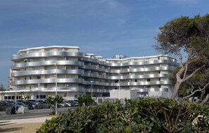 Exterior - Apartment in Le Lotus Blanc With Sea View (Le Barcares)