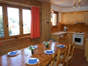 Dining - Traditional Chalet in the Large 3 Vallées Near the Slopes (Courchevel)