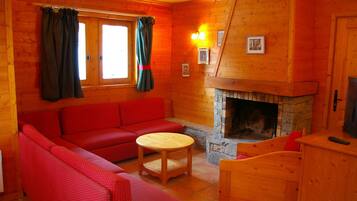 Chalet | Living room | Fireplace