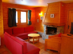 Chalet | Living room | Fireplace - Traditional Chalet in the Large 3 Vallées Near the Slopes (Courchevel)