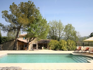 Exterior - Luxurious Villa With Private Pool at Saignon France (Saignon)
