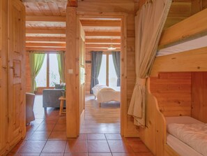 2 Schlafzimmer, individuell eingerichtet