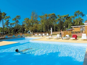 Outdoor pool - Simple Mobile Home Near the Beach on the Island of Oléron (Saint-Trojan-les-Bains)