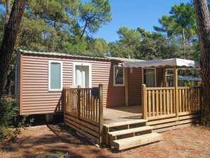 Exterior - Simple Mobile Home Near the Beach on the Island of Oléron (Saint-Trojan-les-Bains)