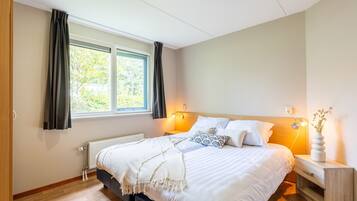 2 bedrooms, individually furnished, bed sheets