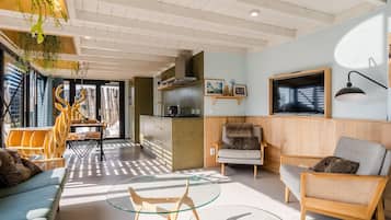 House | Ruang tamu | TV