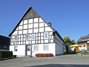 Exterior - Apartment in the Sauerland Region on a Farm With Animals and Private Terrace (Eslohe)