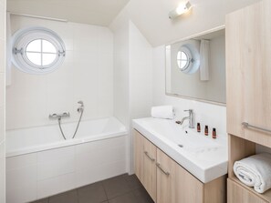 Villa | Bathroom | Bathtub - Luxurious Villa With Boat and Game Console, Beach at 400 m (Cadzand-Bad)