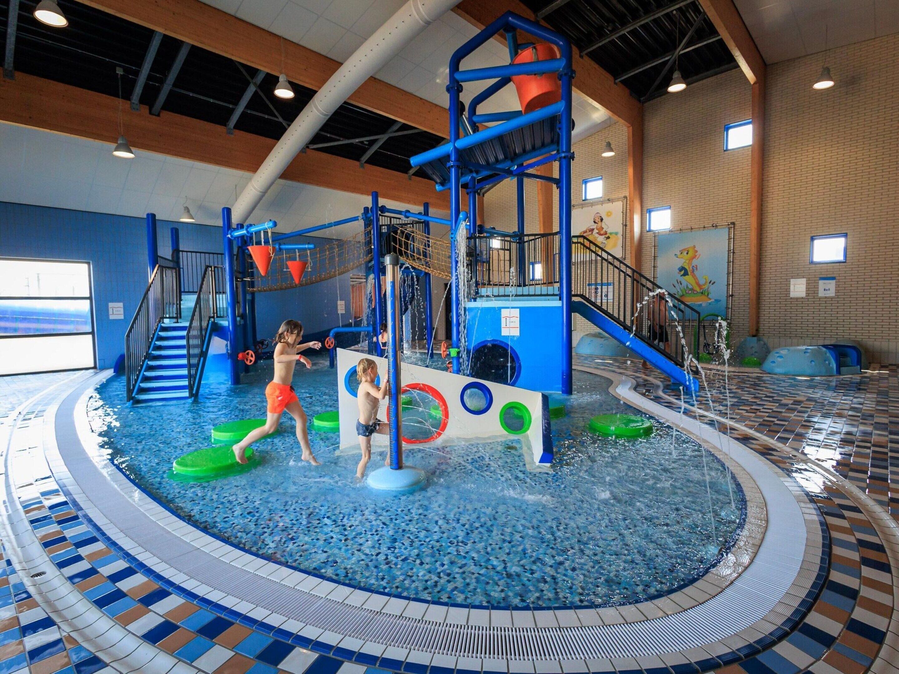 Villa | Piscina | Una piscina al aire libre