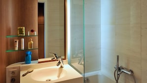 Unclassified image, 5 of 14, button - Nice Studio in the Heart of Cannes 200 m Away From the Beach (Cannes)